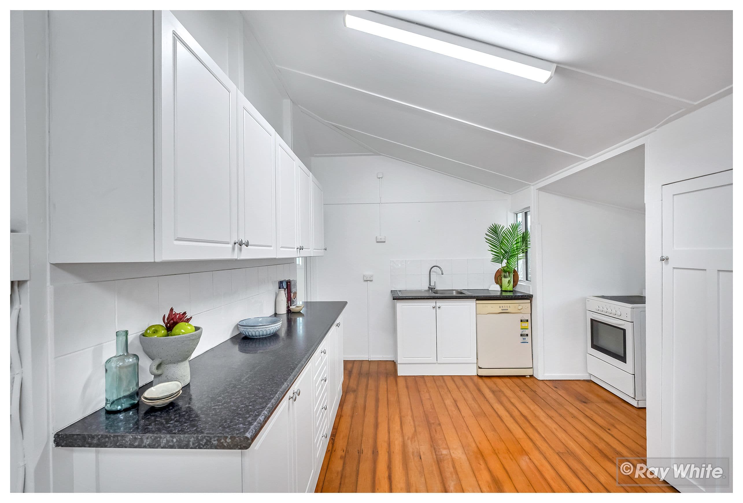 24 Thackeray Street, Park Avenue QLD 4701, Park Avenue - Thumbnail 7