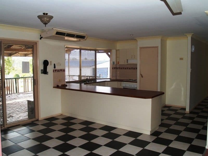 29 Fairway Drive, HATTON VALE QLD 4341, Hatton Vale - Thumbnail 3