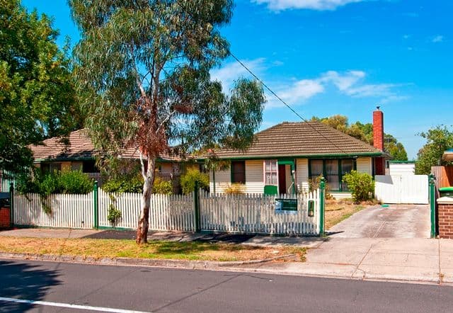 4 Clements Grove, Reservoir VIC 3073, Reservoir - Thumbnail 2