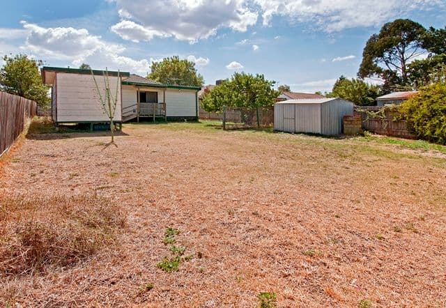 4 Clements Grove, Reservoir VIC 3073, Reservoir - Thumbnail 3