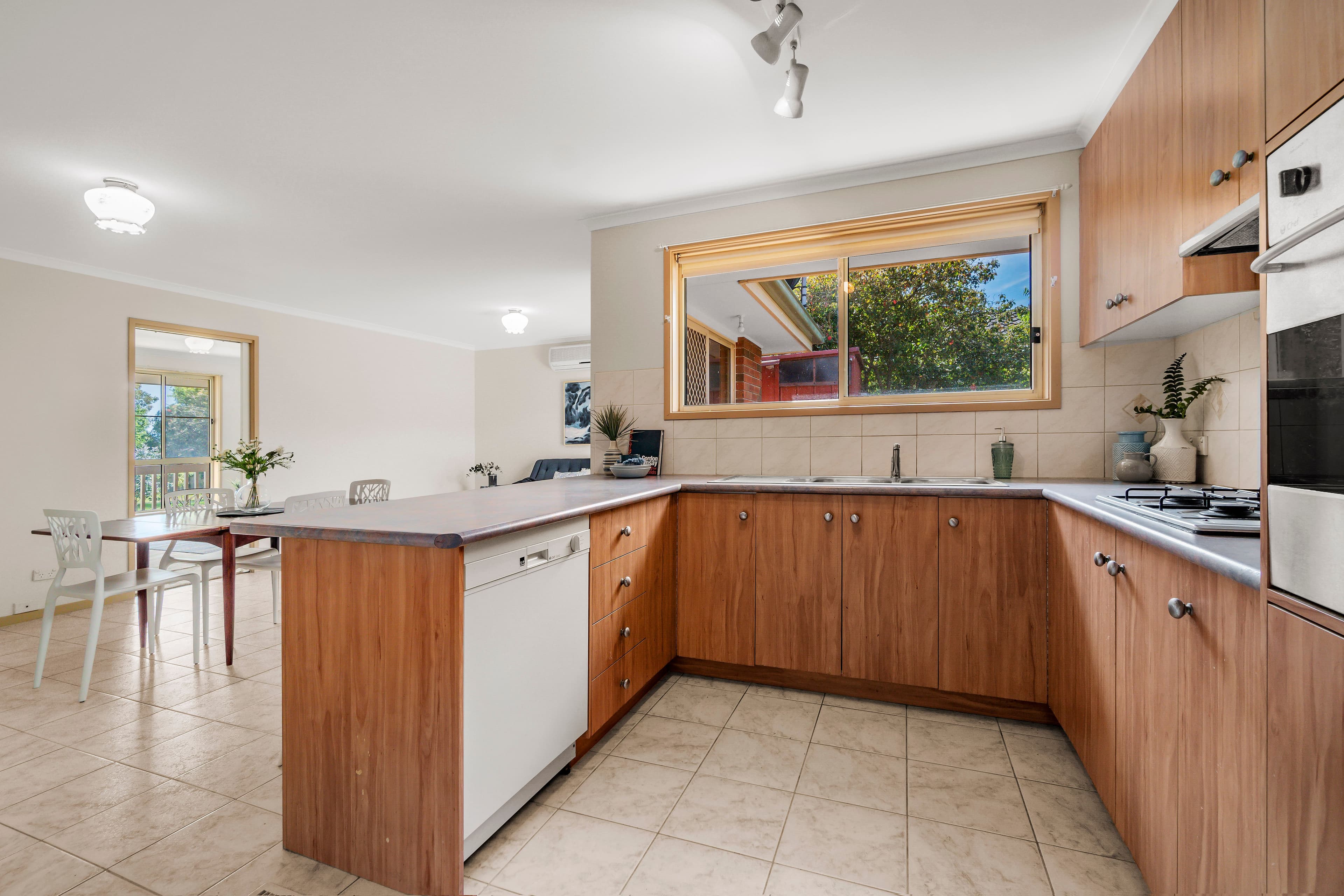 15 Fairlawn Place, Bayswater VIC 3153, Bayswater - Thumbnail 3