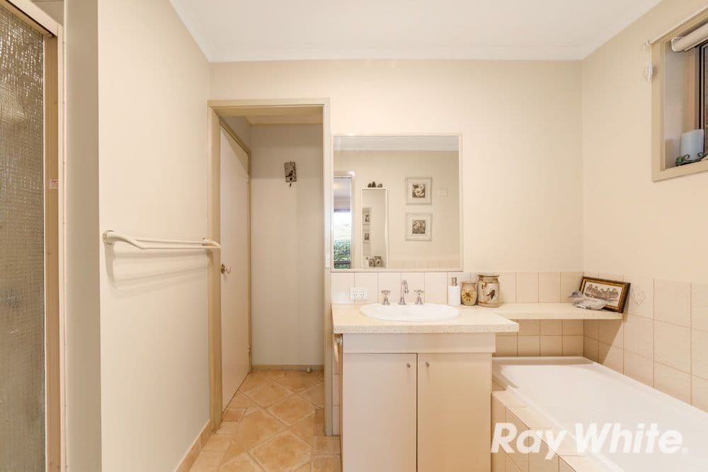 4 Brentfield Court, Mill Park VIC 3082, Mill Park - Thumbnail 5