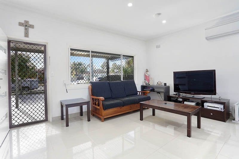 122 Davis Road, Marayong - Thumbnail 2