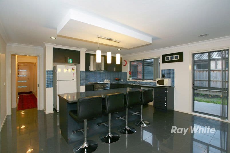 28 Dan Morgan Drive, CRANBOURNE EAST VIC 3977, Cranbourne East - Thumbnail 4