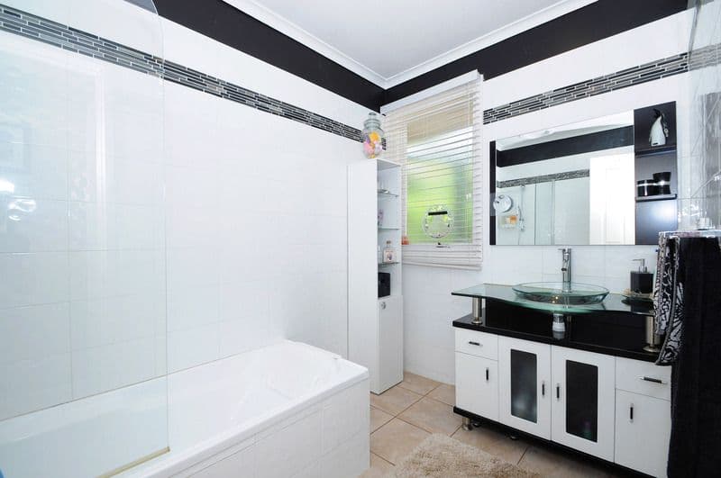 27 Lipton Drive, FRANKSTON VIC 3199, Frankston - Thumbnail 4