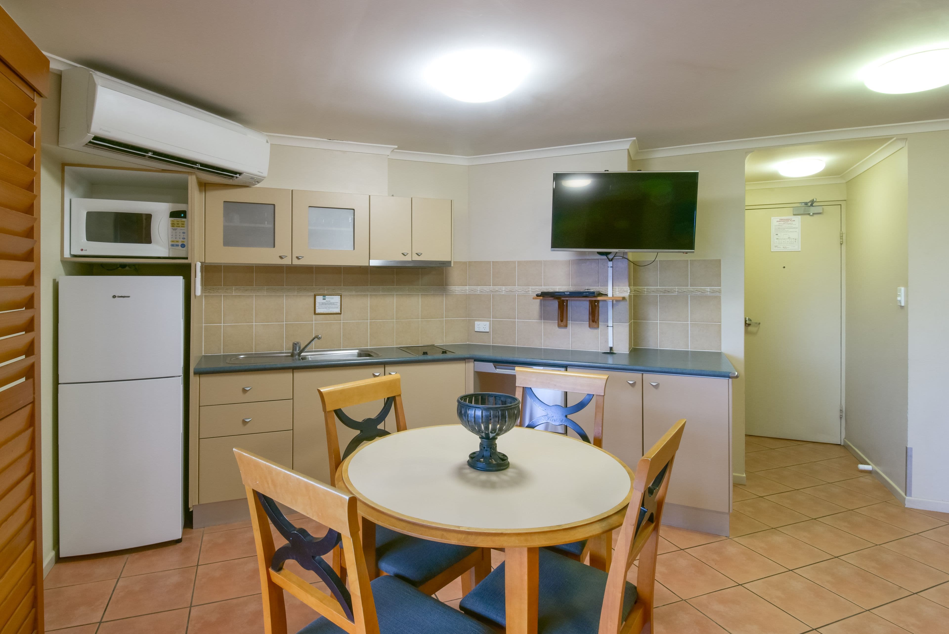  14 Hermitage Drive, AIRLIE BEACH QLD 4802, Airlie Beach - Thumbnail 6