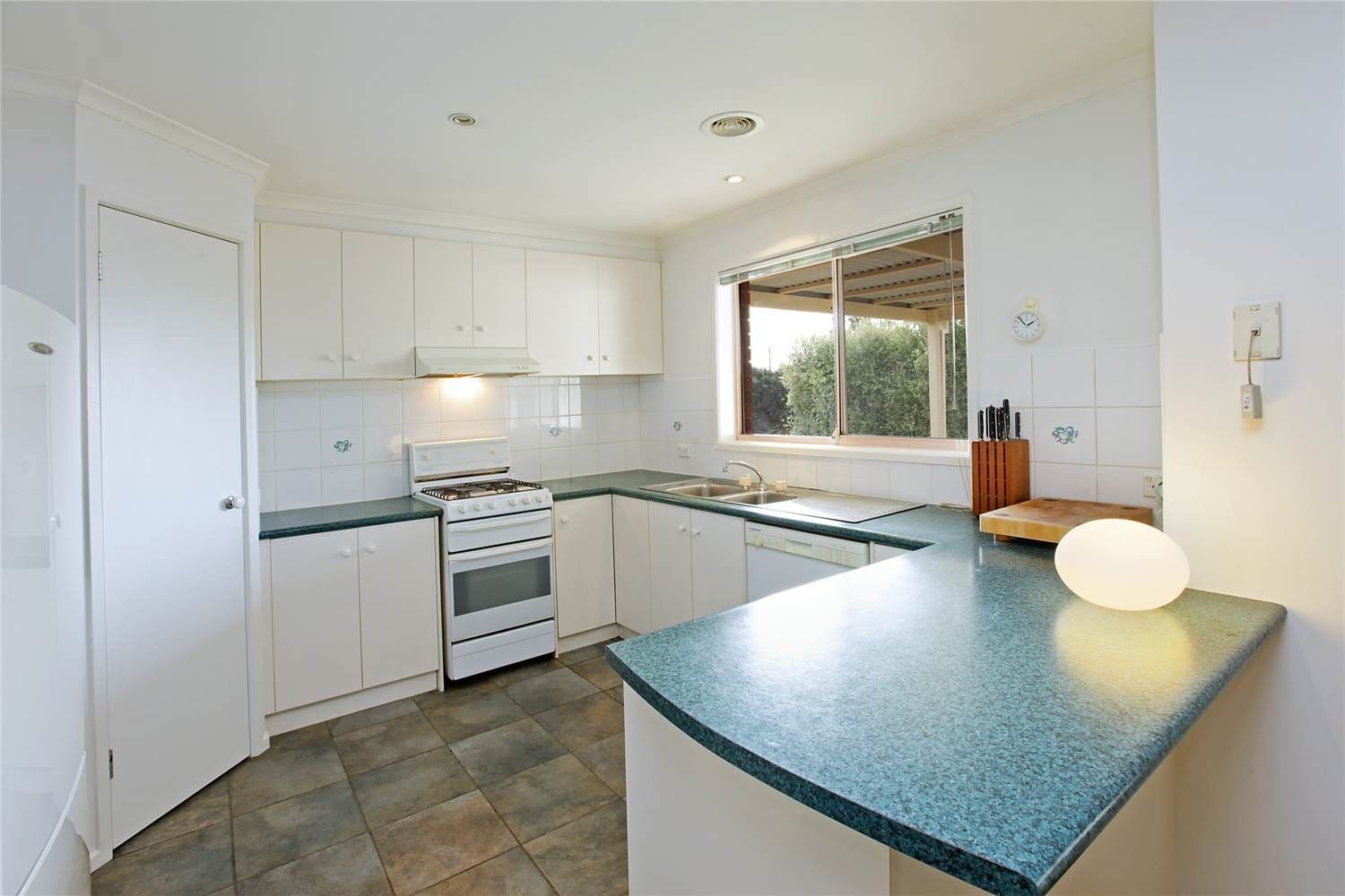 16 Freesia Court, WHITTINGTON VIC 3219, Whittington - Thumbnail 4