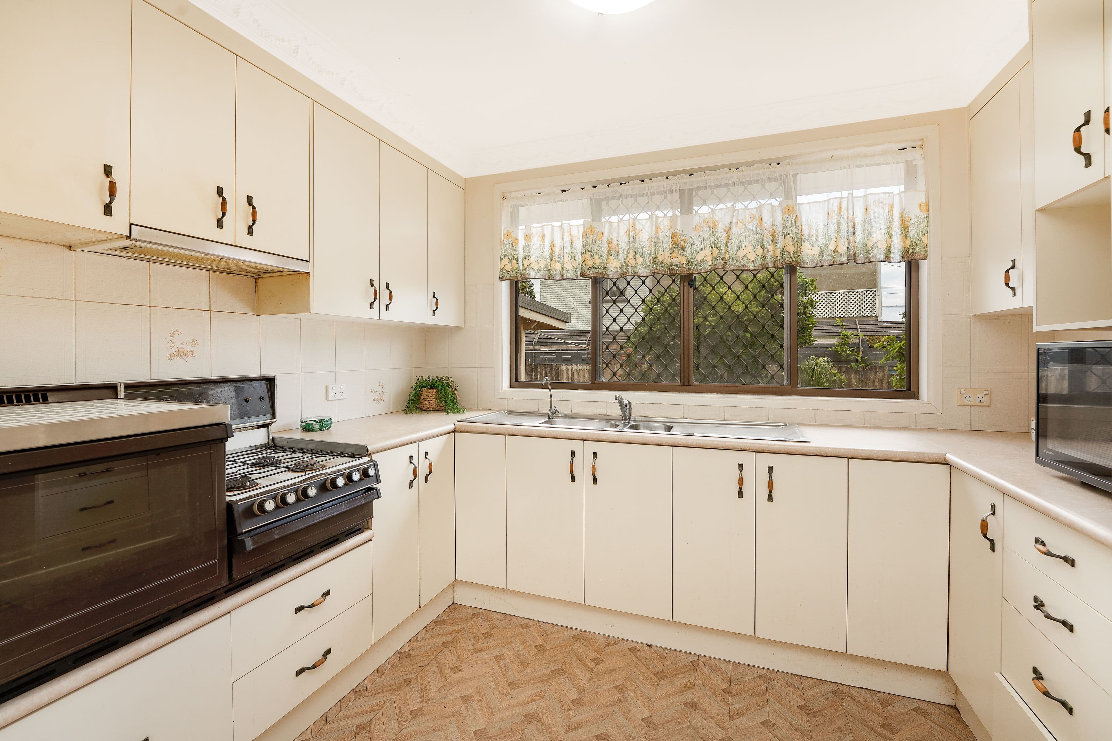 32 Langdon Avenue, Margate QLD 4019, Margate - Thumbnail 6