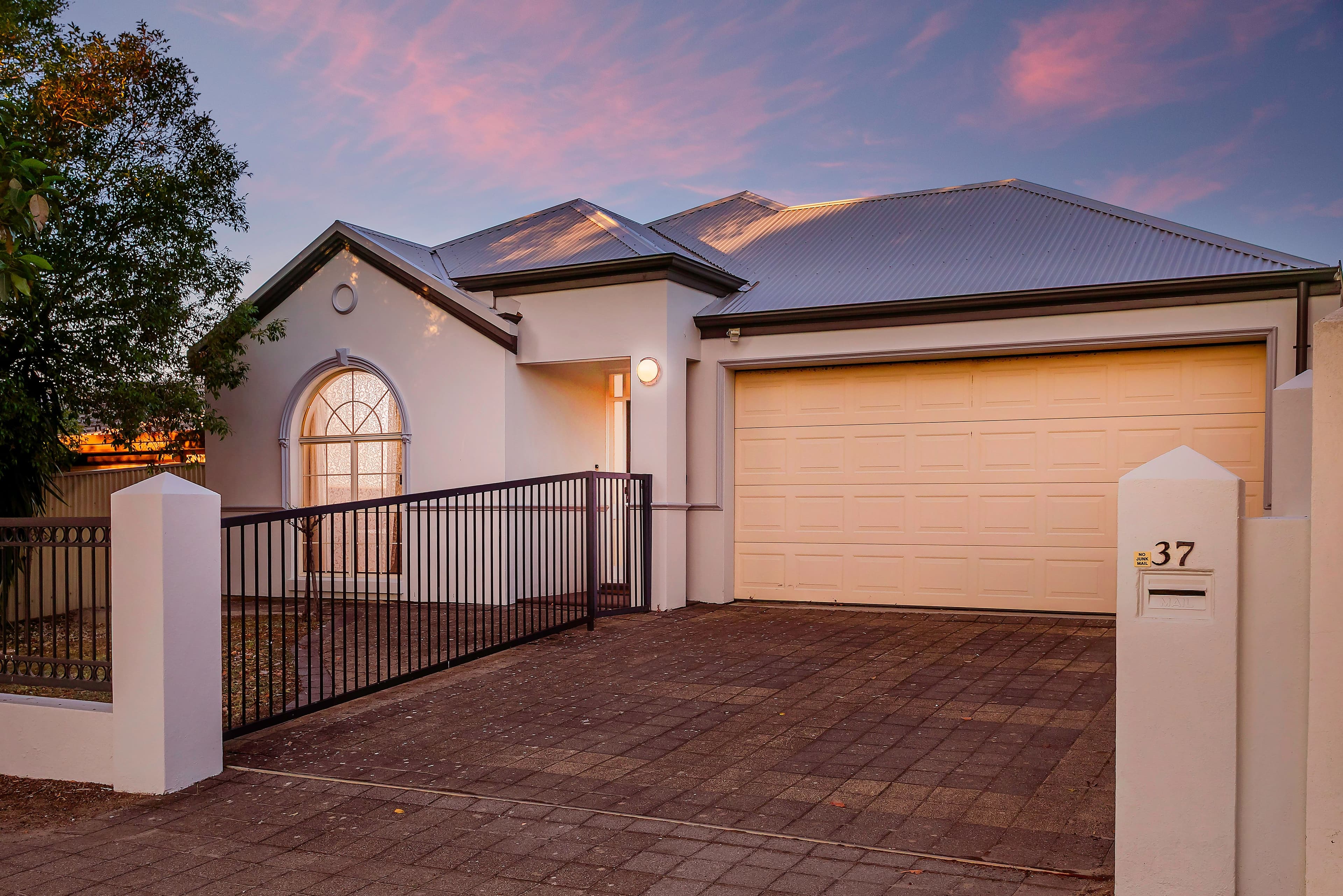 37 Stradbroke Road, Athelstone SA 5076, Athelstone - Thumbnail 2