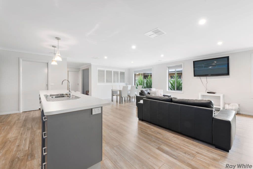 10 Robinson Way, Yarrawonga VIC 3730, Yarrawonga - Thumbnail 6