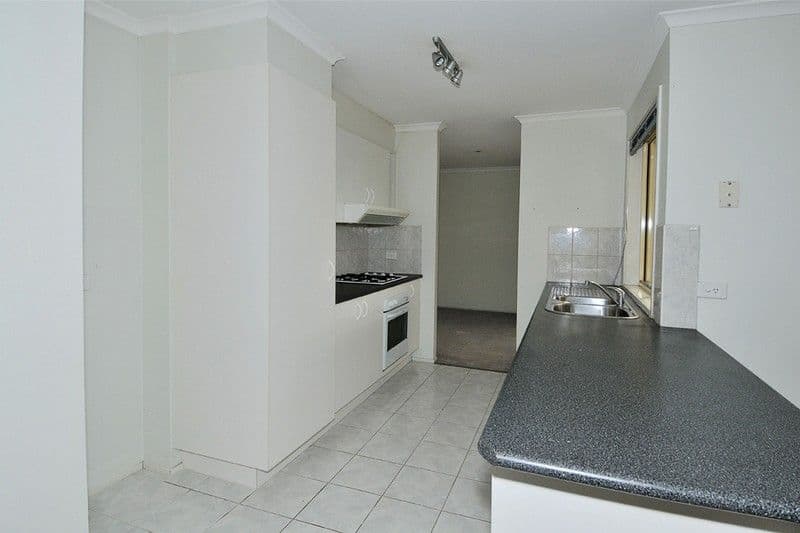 2 Merz Place, ROXBURGH PARK VIC 3064, Roxburgh Park - Thumbnail 2