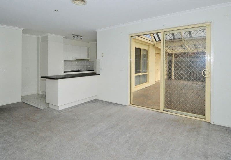 2 Merz Place, ROXBURGH PARK VIC 3064, Roxburgh Park - Thumbnail 3