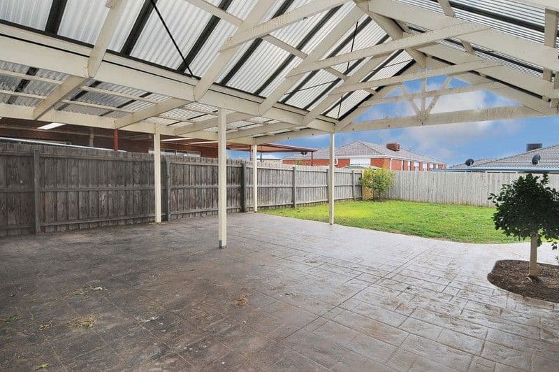 2 Merz Place, ROXBURGH PARK VIC 3064, Roxburgh Park - Thumbnail 4