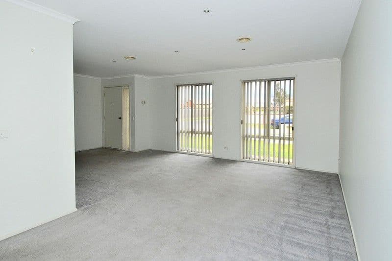 2 Merz Place, ROXBURGH PARK VIC 3064, Roxburgh Park - Thumbnail 5