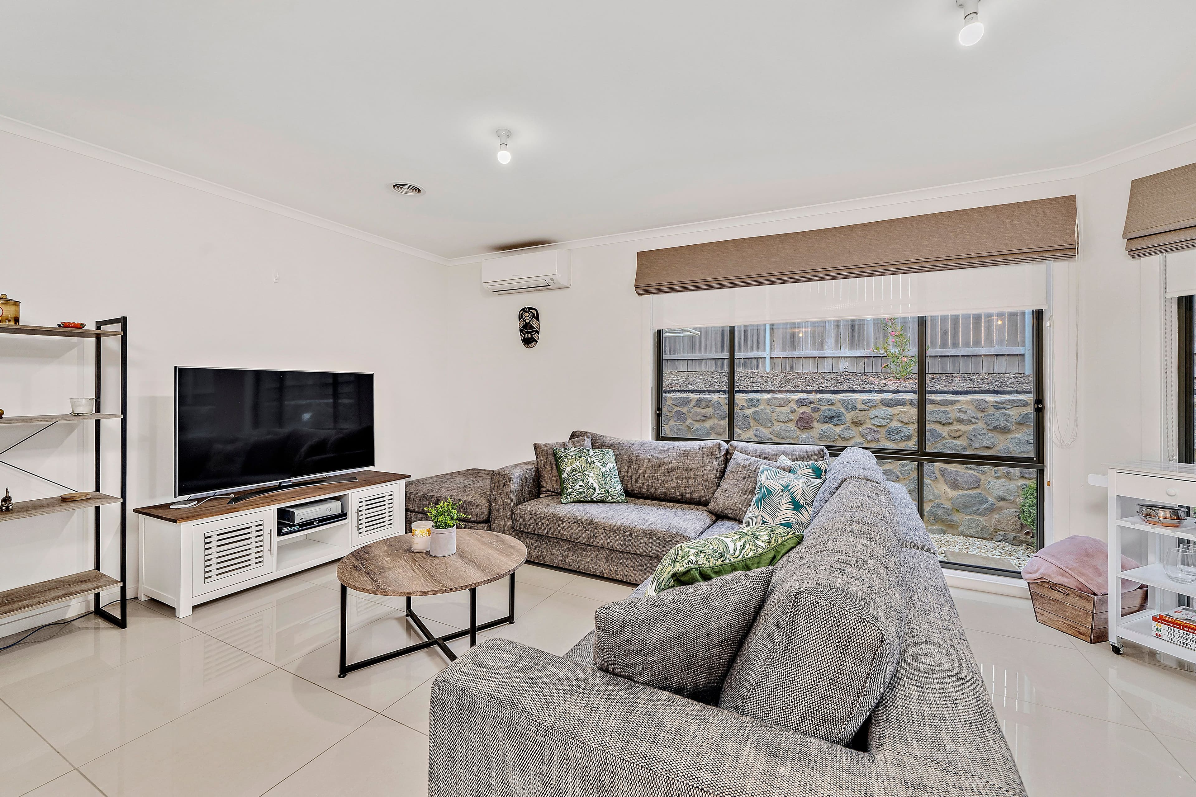 43 John Crawford Crescent, CASEY ACT 2913, Casey - Thumbnail 2