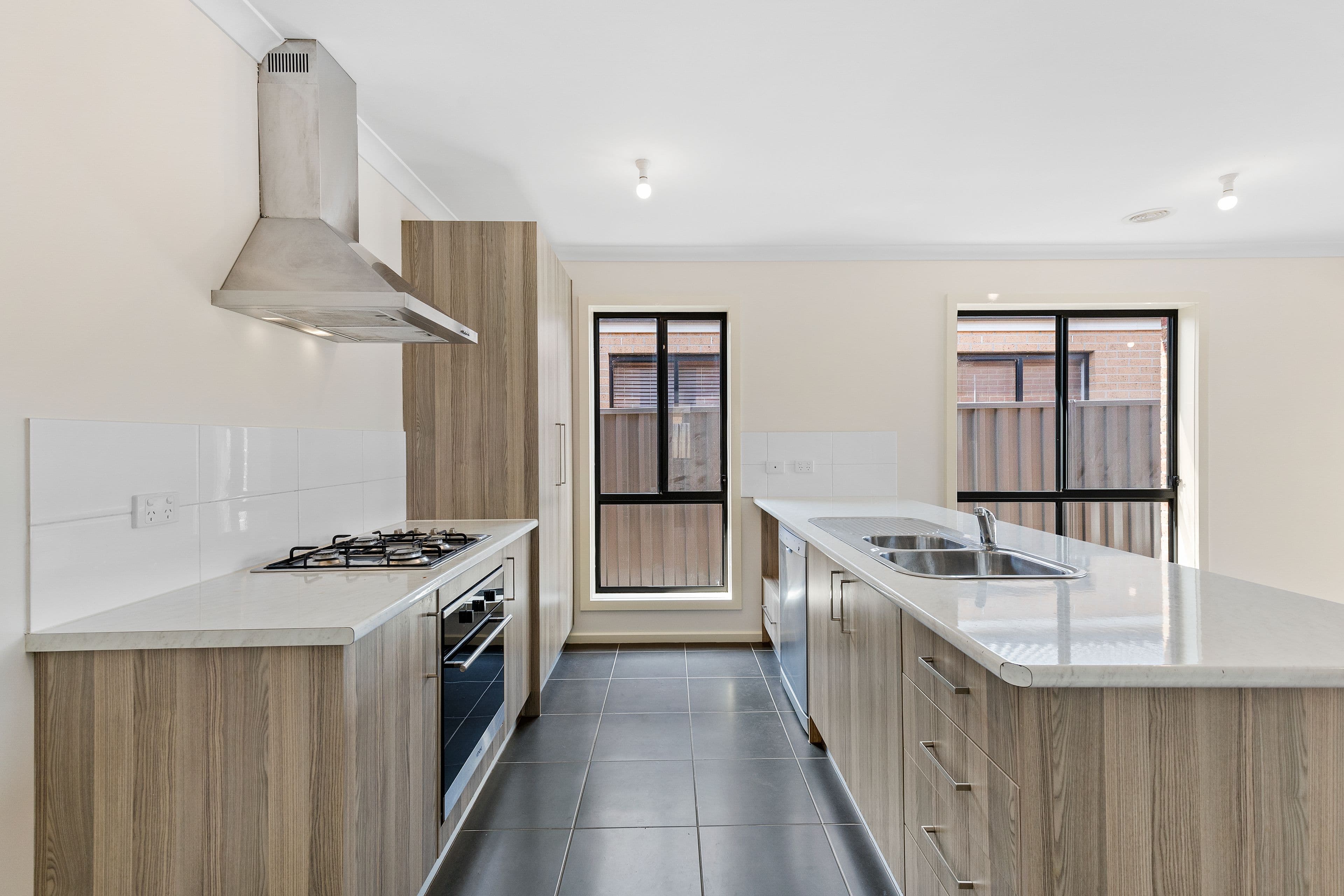 17 Phoenix Circuit, Brookfield VIC 3338, Brookfield - Thumbnail 2