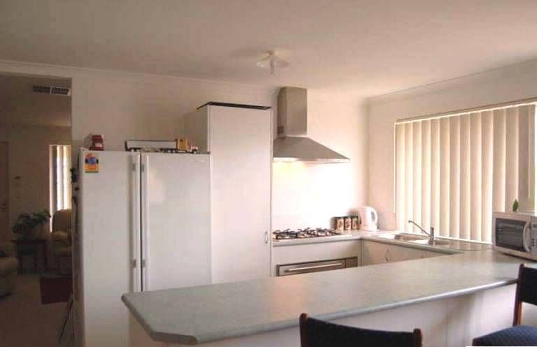 24 Birchmore Gardens, ELLENBROOK WA 6069, Ellenbrook - Thumbnail 2