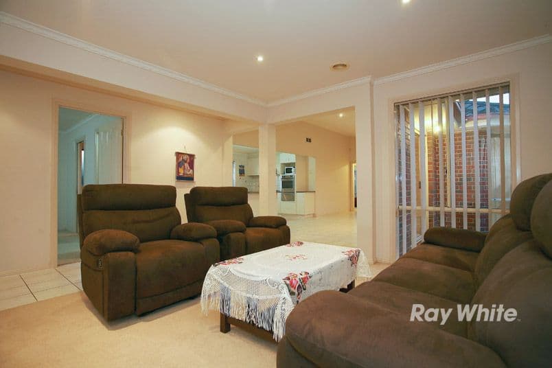 10 Brindalee Place, CRANBOURNE VIC 3977, Cranbourne East - Thumbnail 2