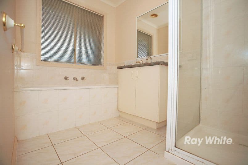 10 Brindalee Place, CRANBOURNE VIC 3977, Cranbourne East - Thumbnail 4