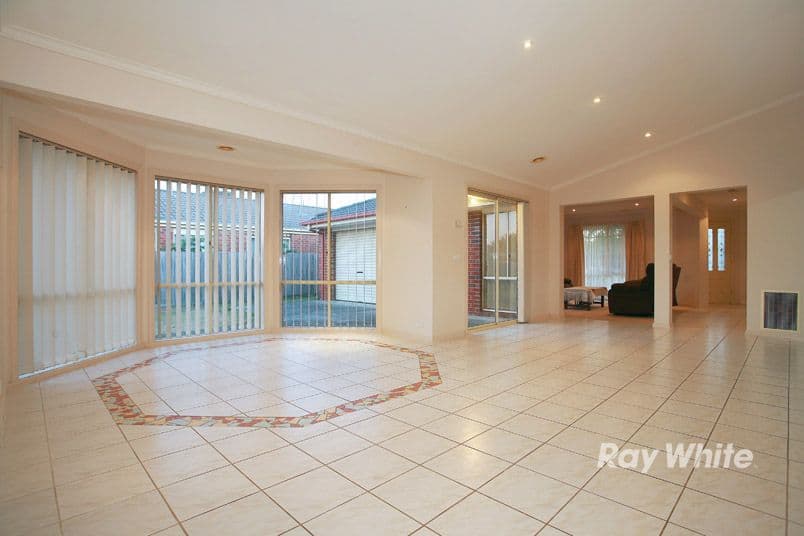 10 Brindalee Place, CRANBOURNE VIC 3977, Cranbourne East - Thumbnail 5