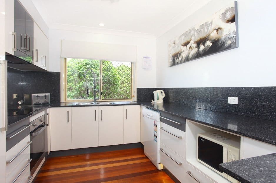 10 Catherine Court, Labrador QLD 4215, Labrador - Thumbnail 3