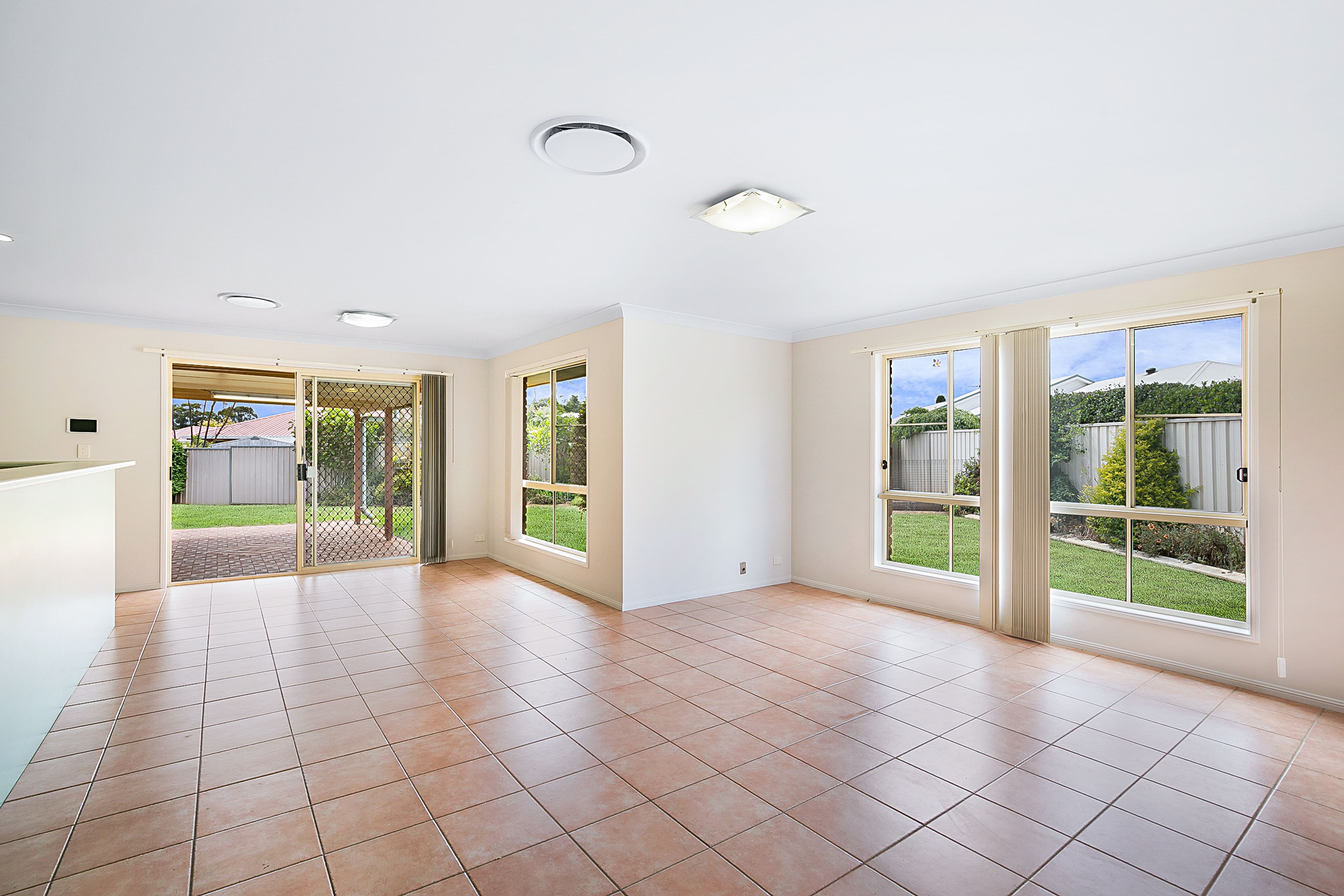 3 Dahlia Court, Middle Ridge QLD 4350, Middle Ridge - Thumbnail 2