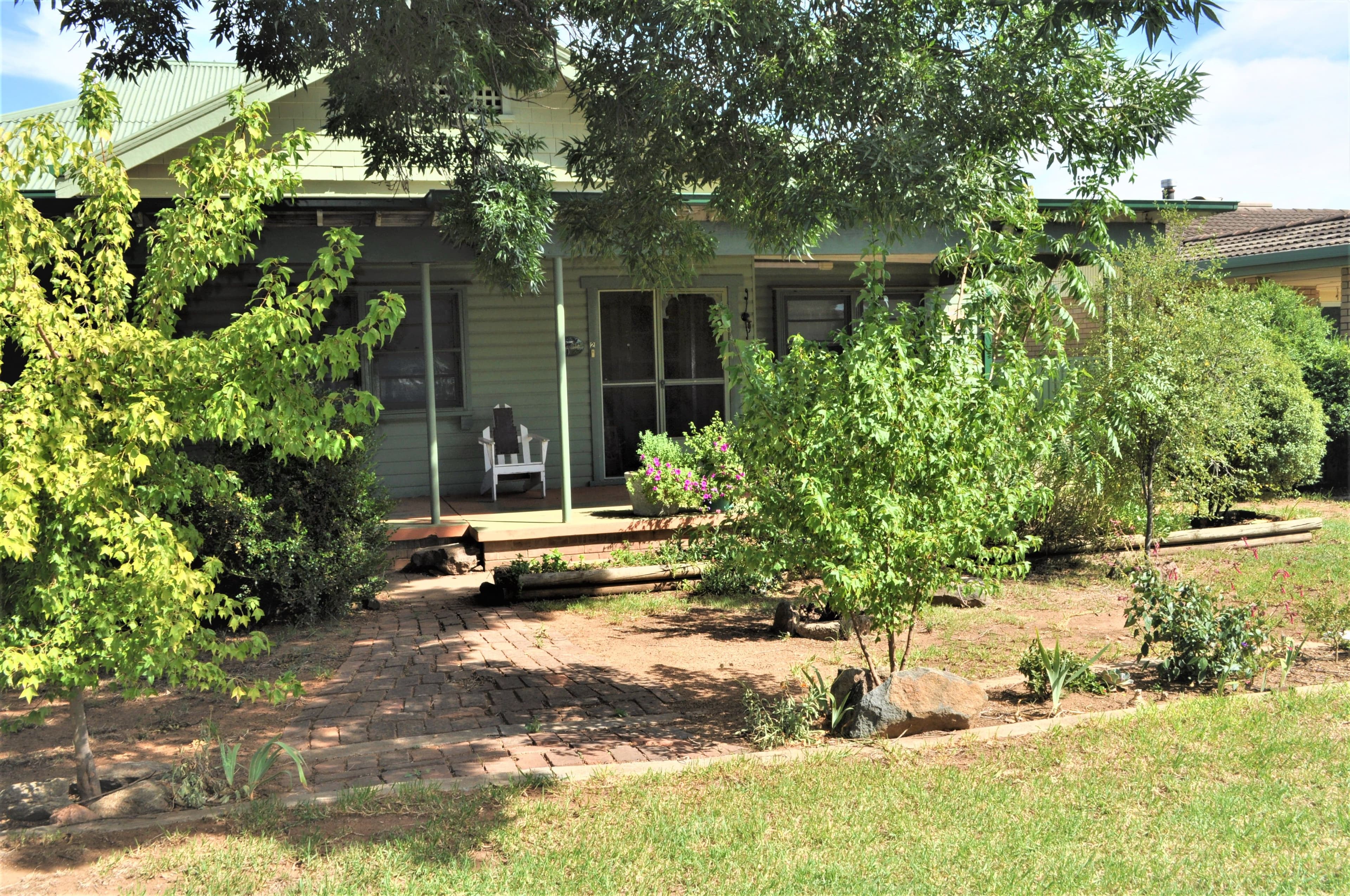 2 Mckenna Avenue, Cootamundra - Thumbnail 2
