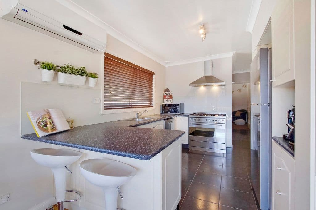 1 Waratah Street, Bowen Mountain - Thumbnail 2