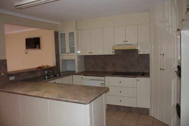 79 Oliveri Crescent, GREEN VALLEY NSW 2168, Green Valley - Thumbnail 3