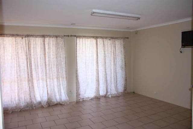79 Oliveri Crescent, GREEN VALLEY NSW 2168, Green Valley - Thumbnail 5