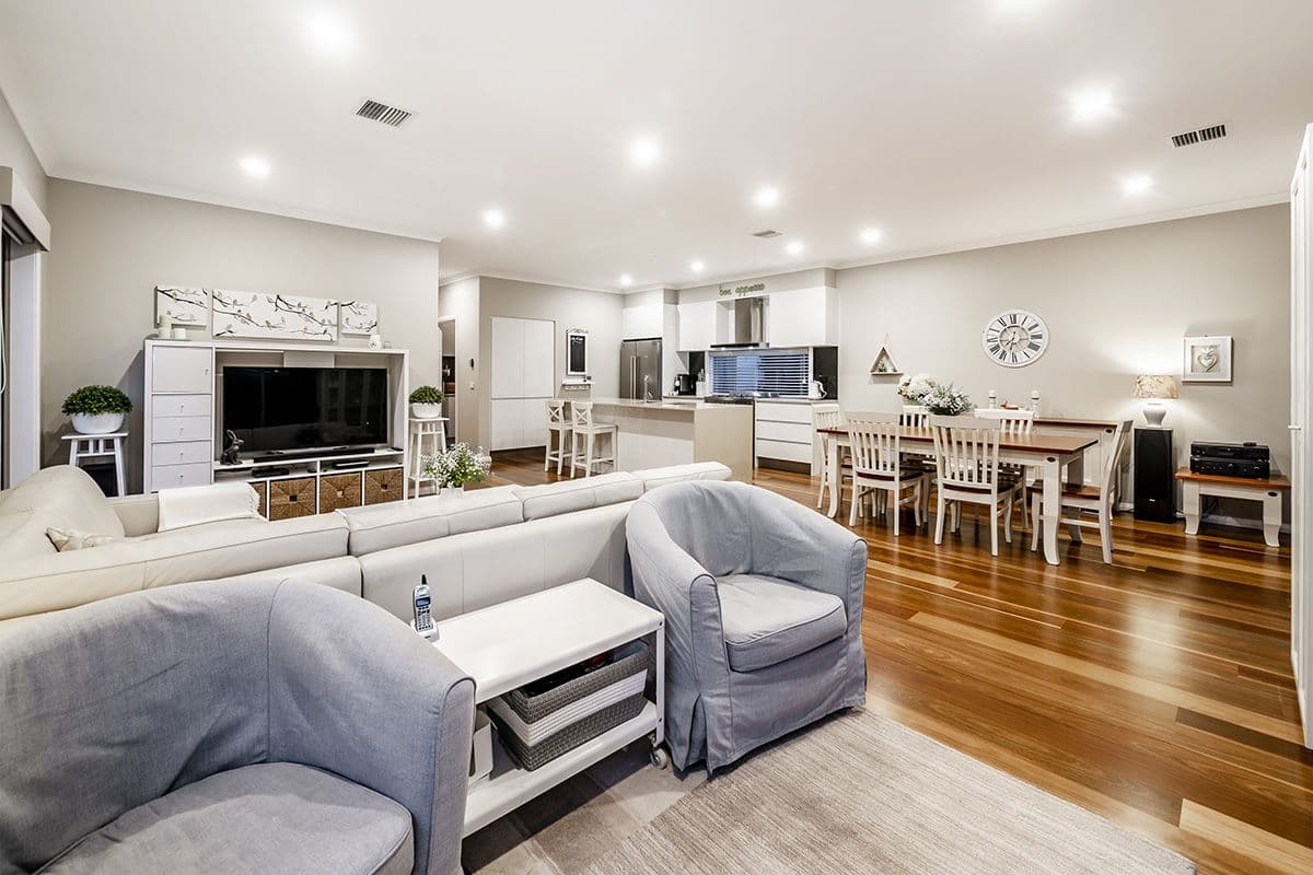 5 Elmtree Crescent, Clyde North VIC 3978, Clyde North - Thumbnail 5