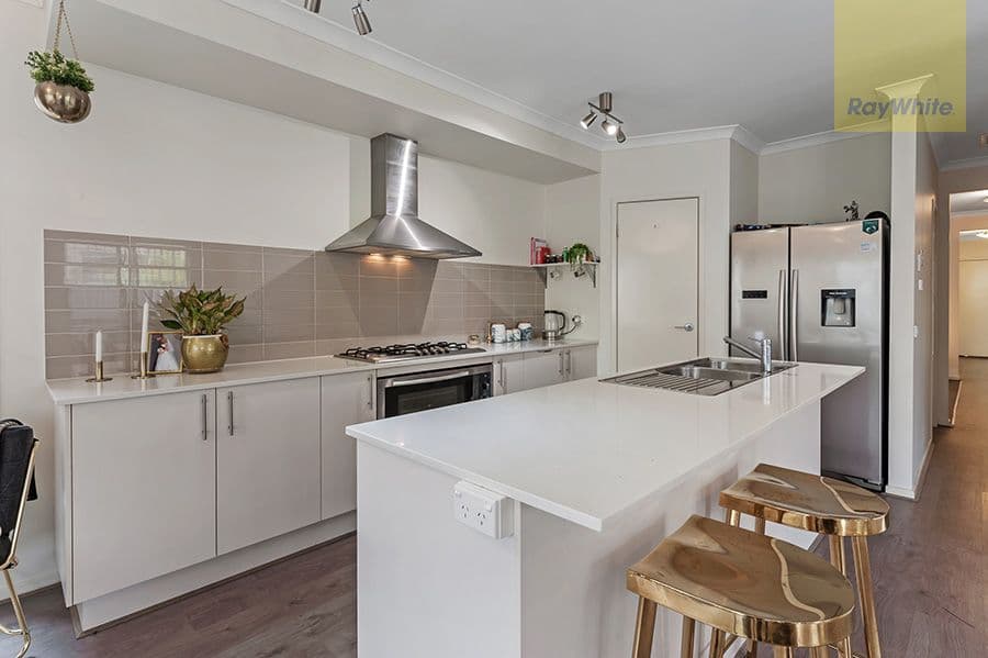 10 Taylan Street, Craigieburn VIC 3064, Craigieburn - Thumbnail 2
