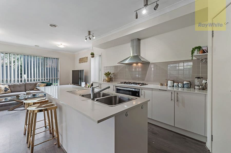 10 Taylan Street, Craigieburn VIC 3064, Craigieburn - Thumbnail 3