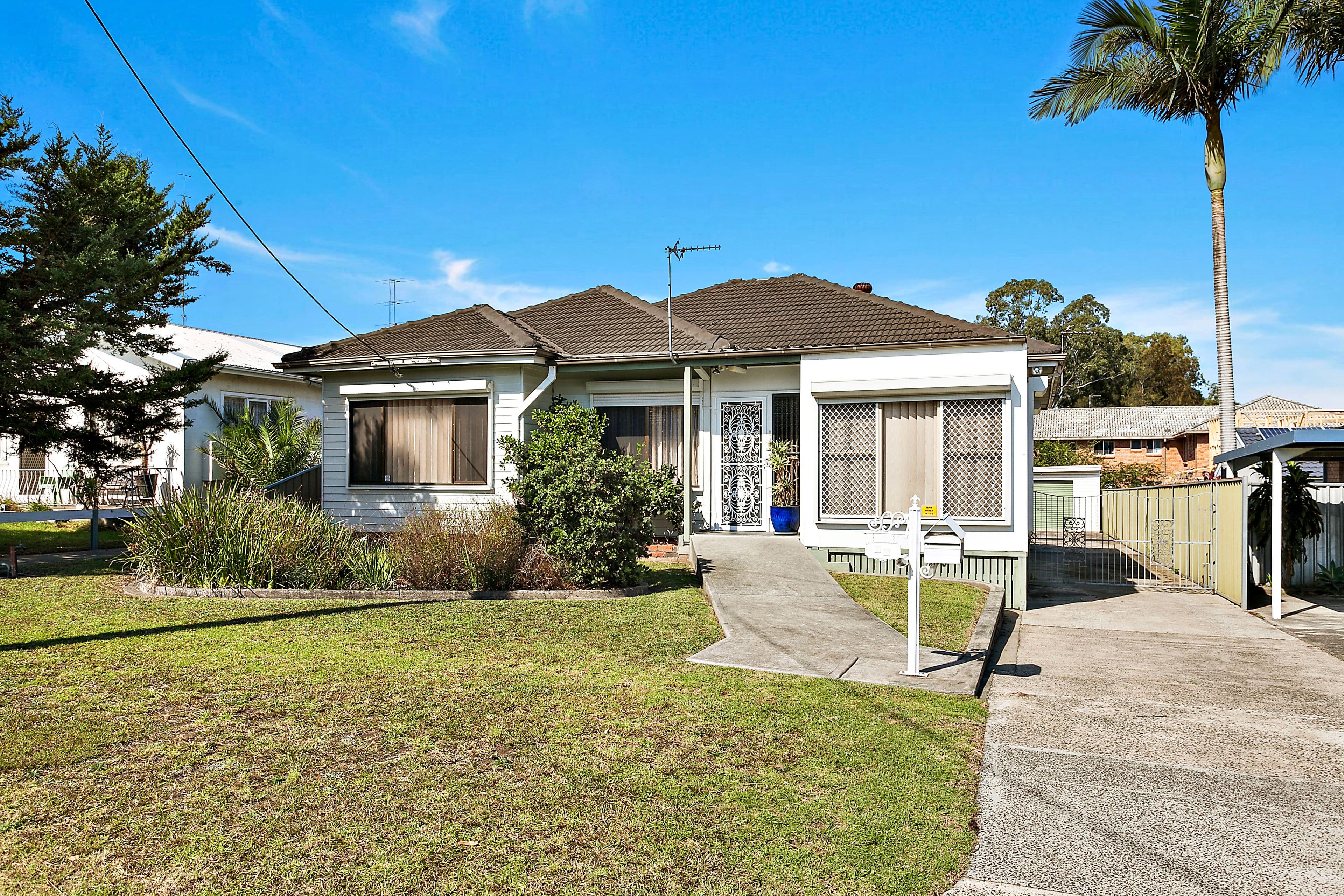 73 Kingston Street, Oak Flats - Image 1