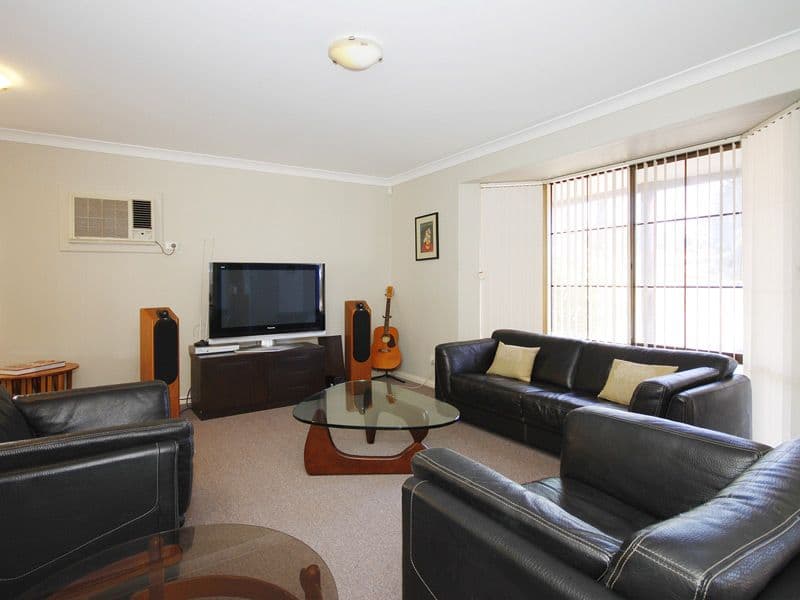 7 Hazelwood Ramble, BALLAJURA WA 6066, Ballajura - Thumbnail 2