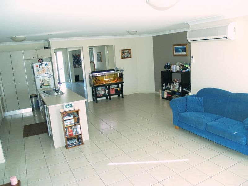 42  Paul Drive, REGENTS PARK QLD 4118, Regents Park - Thumbnail 3