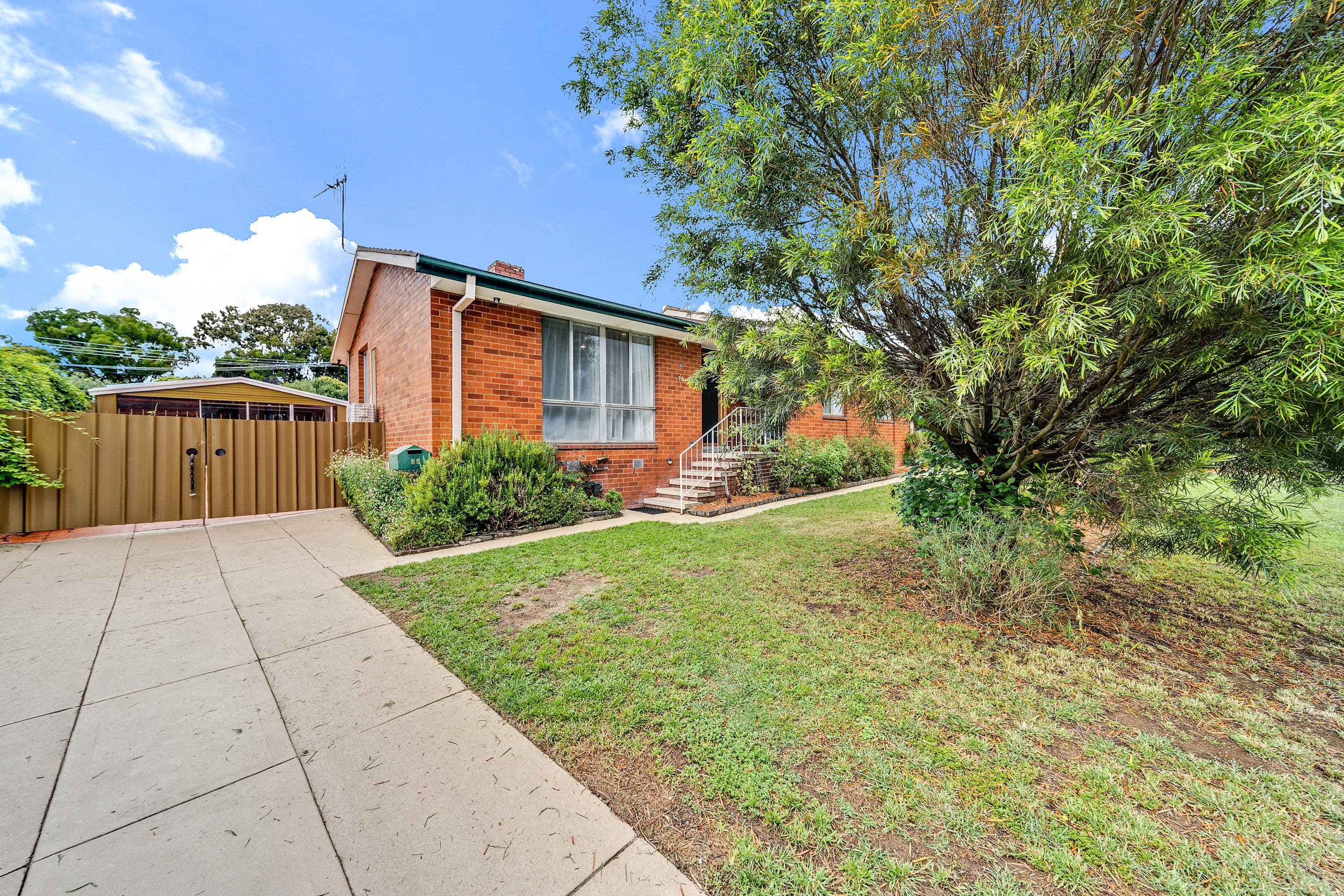 16 Newbery Crescent, Page ACT 2614, Page - Image 1