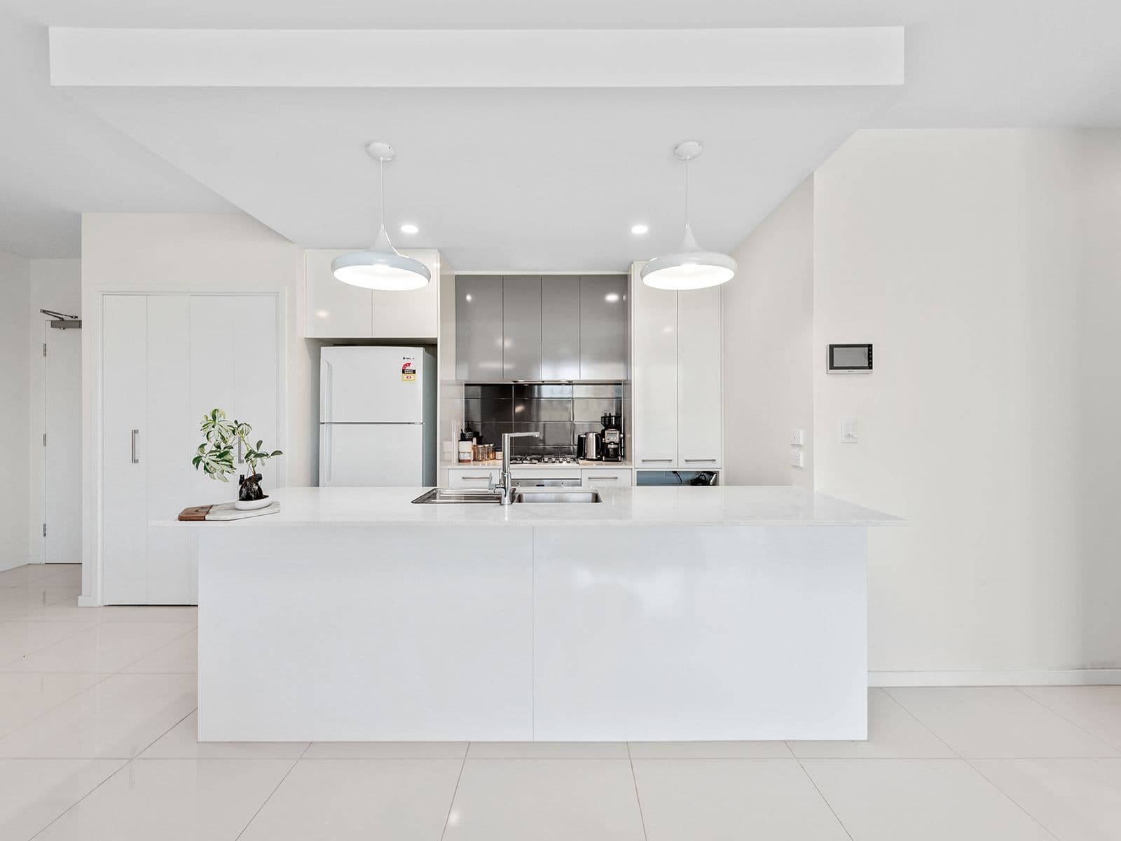 77 Chestnut Street, Wynnum QLD 4178, Wynnum - Thumbnail 2