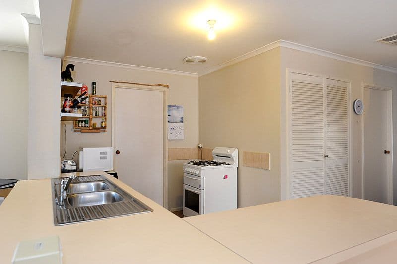 10 Homewood Close, FERNTREE GULLY VIC 3156, Ferntree Gully - Thumbnail 3