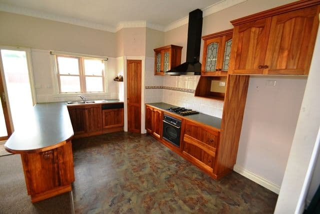 23 Park Street, Seymour VIC 3660, Seymour - Thumbnail 2
