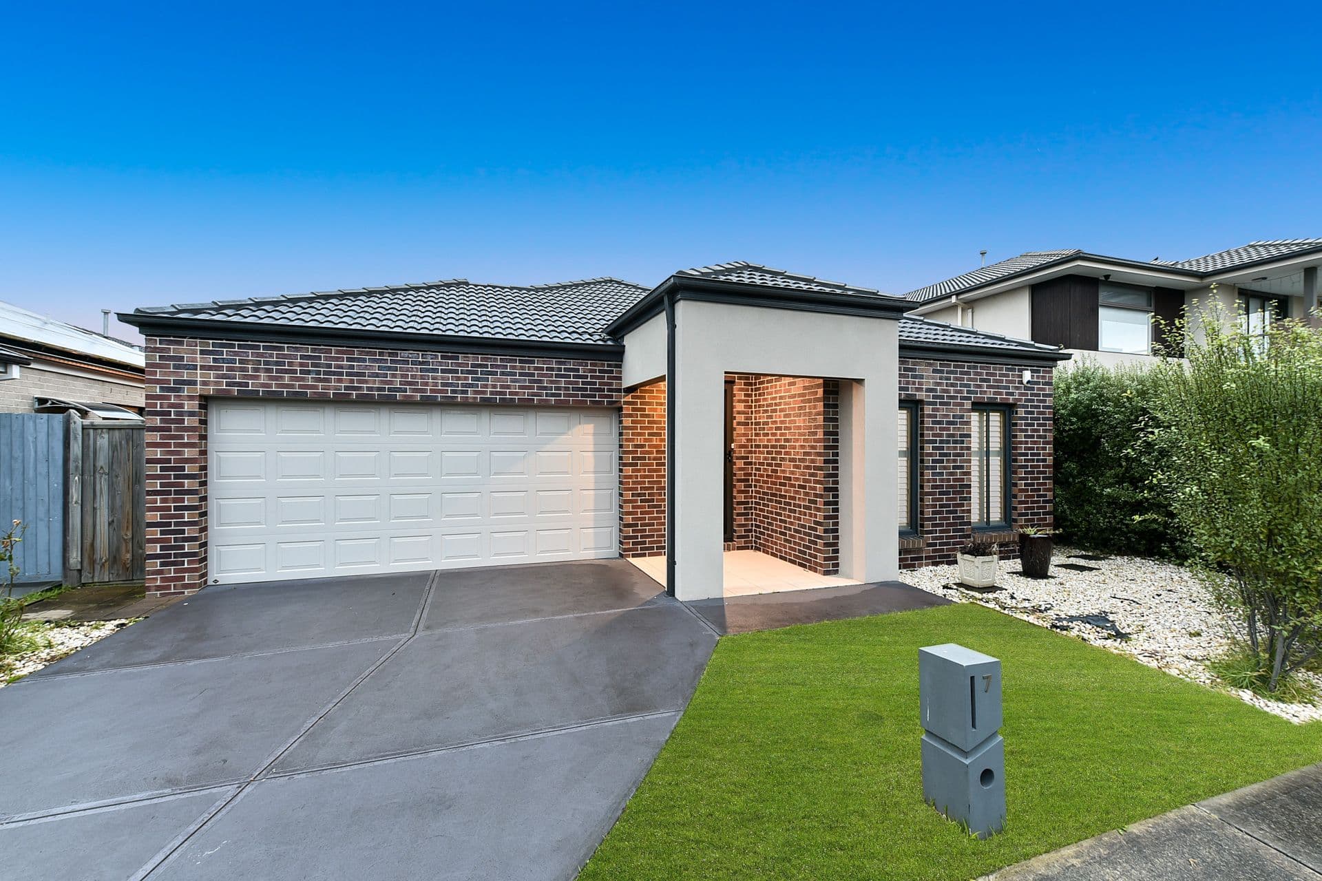 7 Dapple Crescent, Clyde North VIC 3978, Clyde North - Thumbnail 2