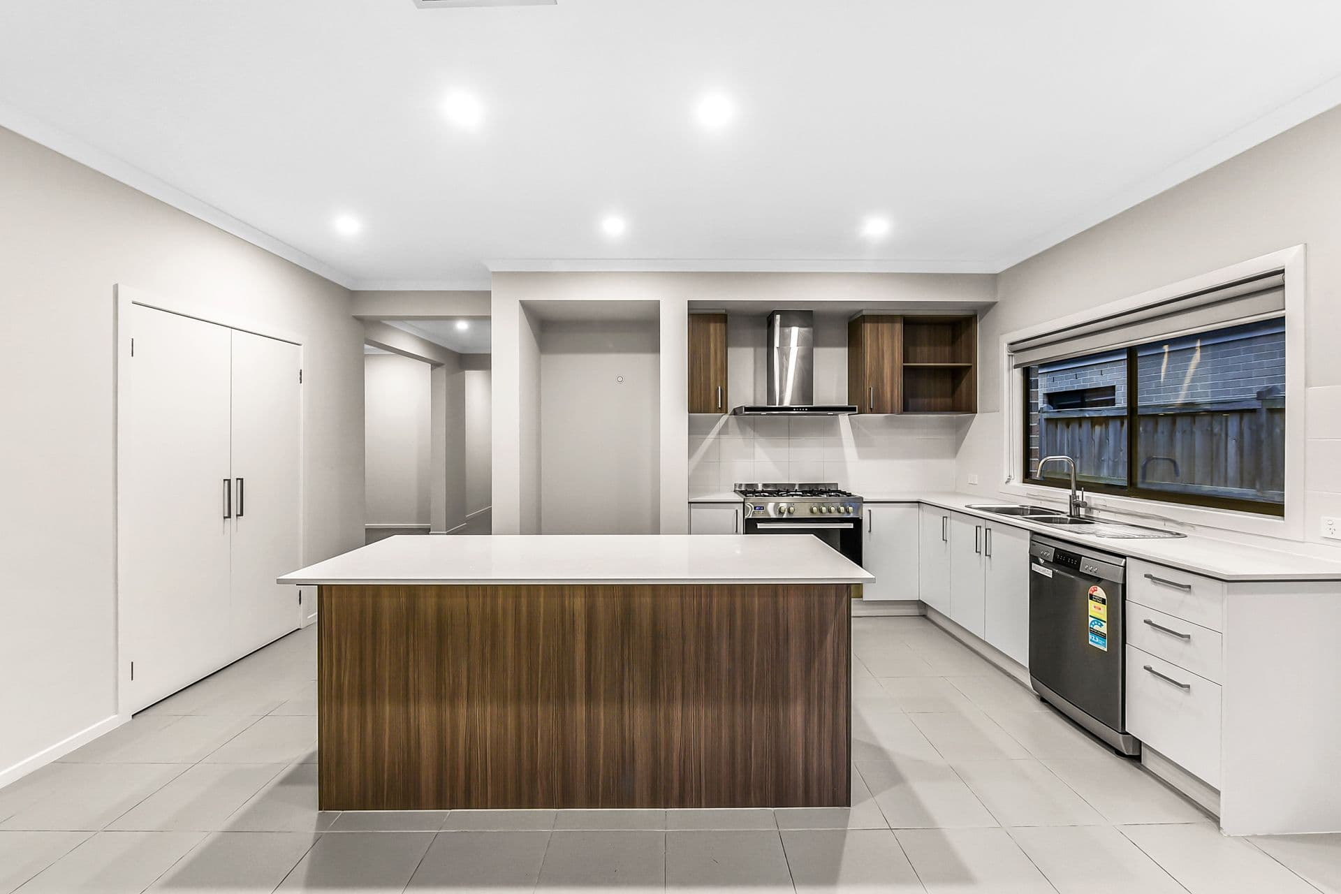 7 Dapple Crescent, Clyde North VIC 3978, Clyde North - Thumbnail 6