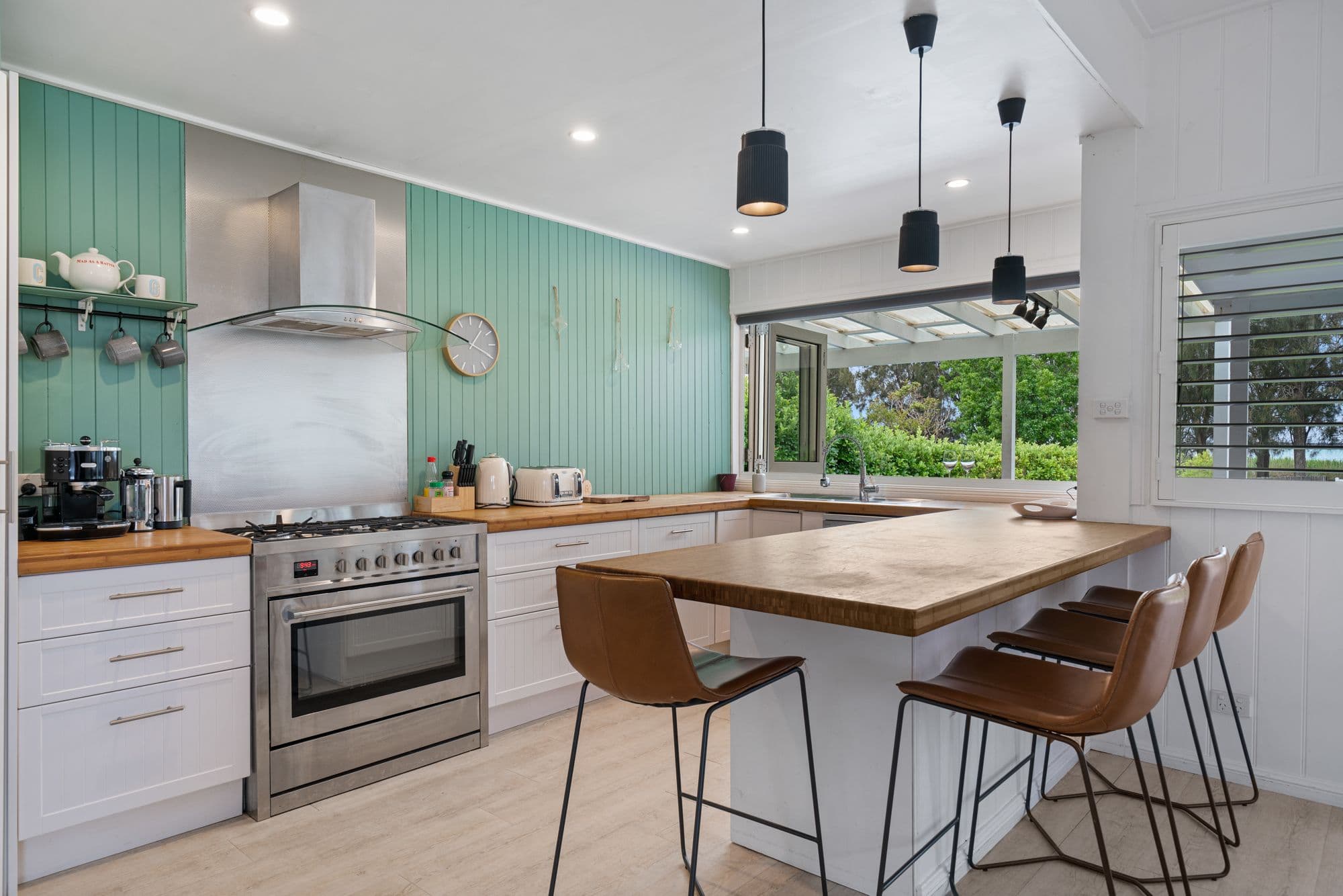 135 Lakedge Avenue, Berkeley Vale NSW 2261, Berkeley Vale - Thumbnail 2