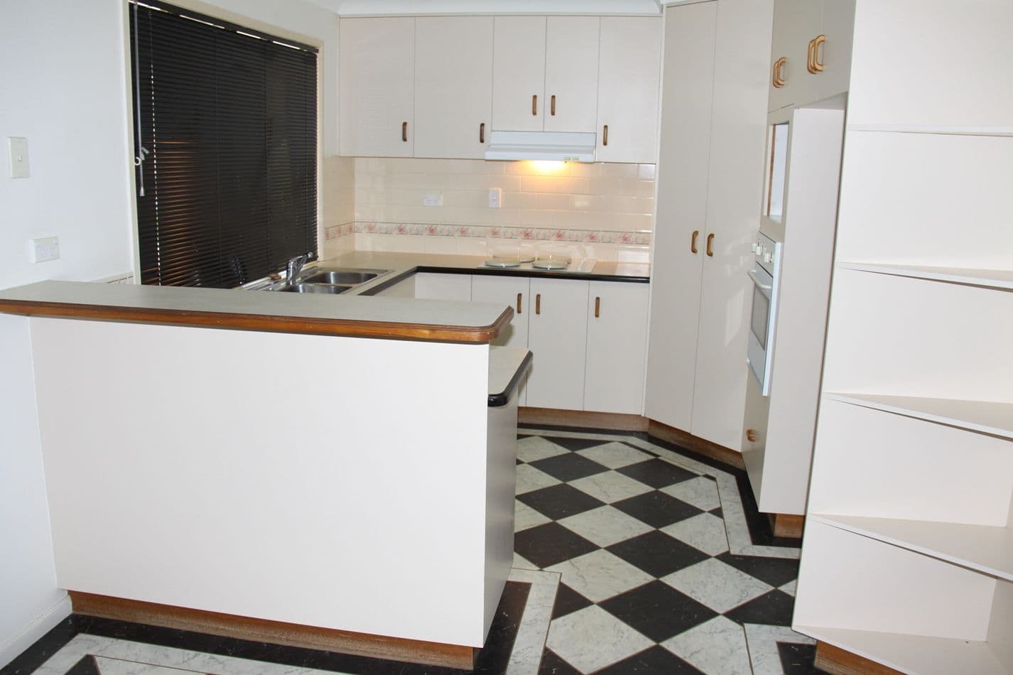 17 Beltana Drive, Boyne Island QLD 4680, Boyne Island - Thumbnail 4