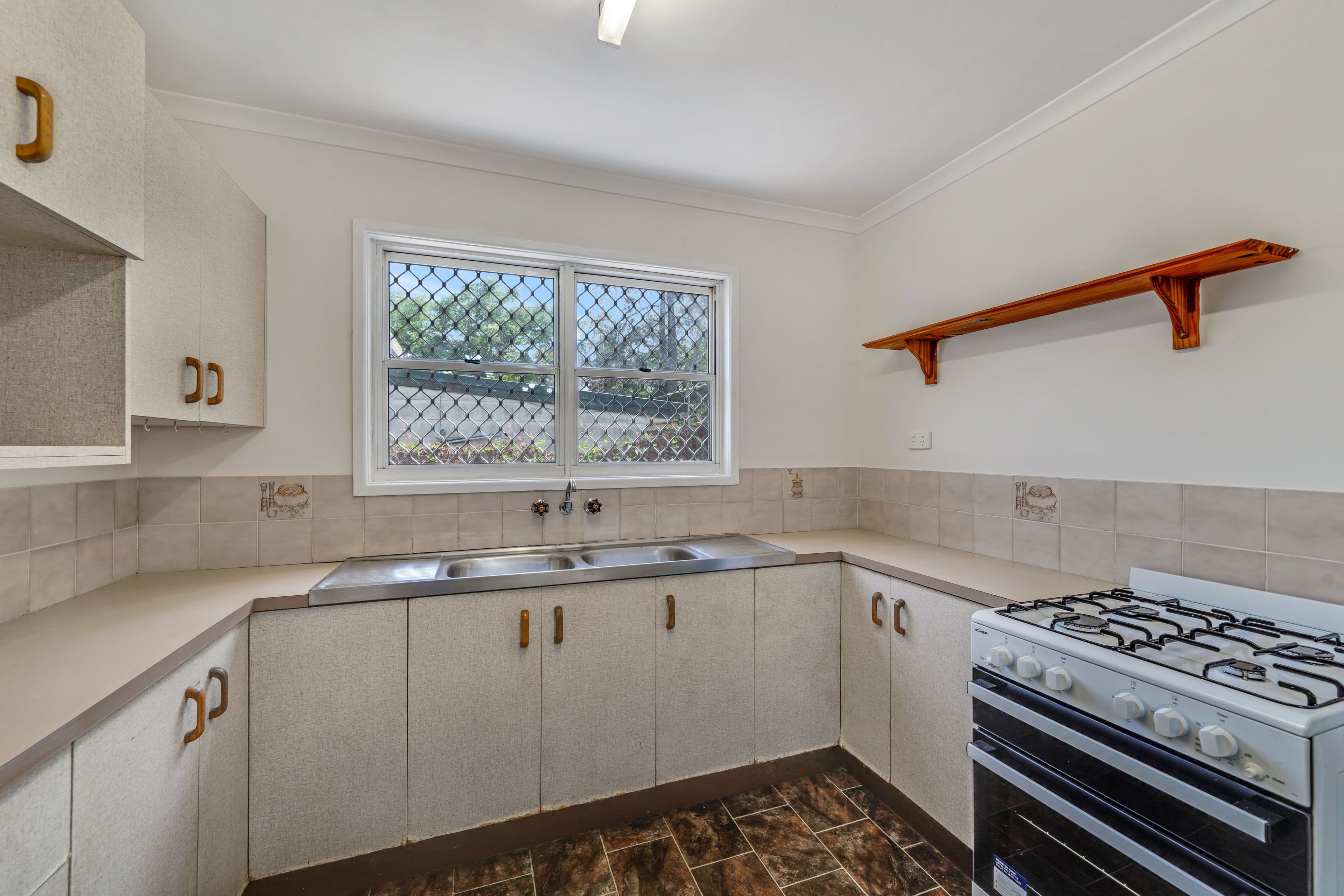 5 Quarrian Crescent, Beenleigh QLD 4207, Beenleigh - Thumbnail 3