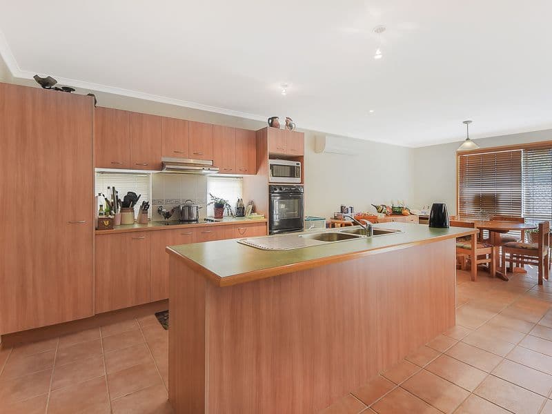 8 Palmer Court, Newport QLD 4020, Newport - Thumbnail 2