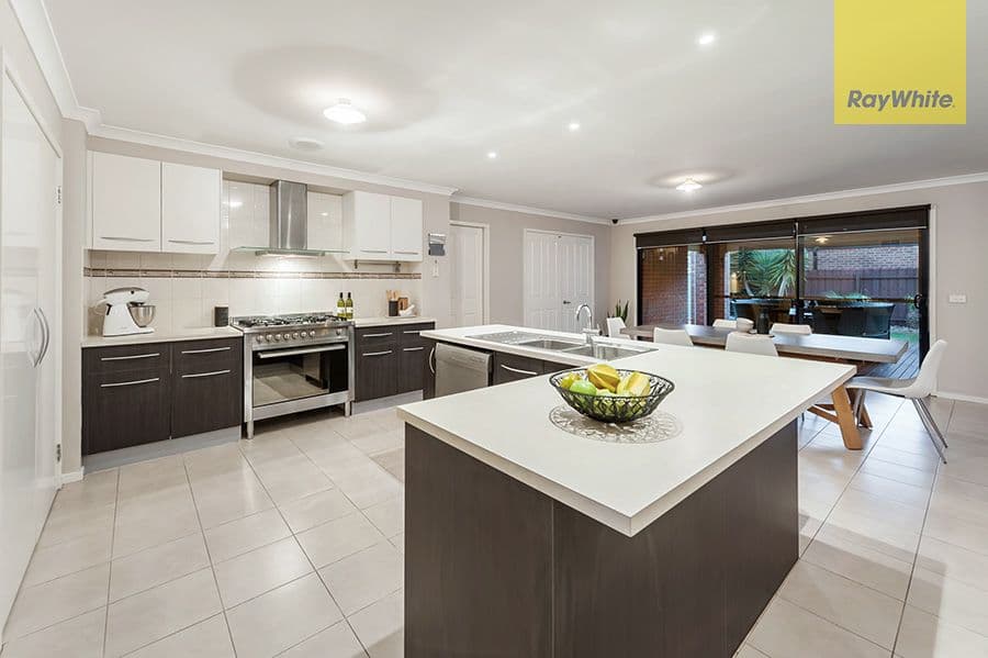 24 Paringa Avenue, South Morang VIC 3752, South Morang - Thumbnail 2