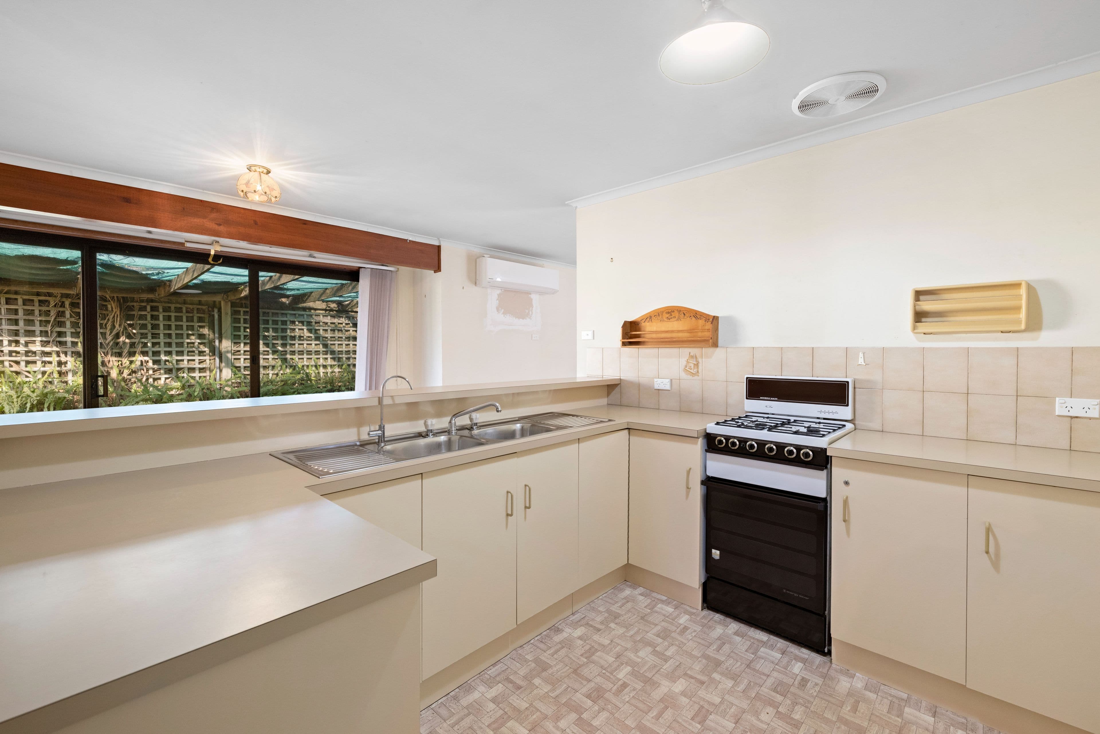 2A Karu Crescent, Mitchell Park SA 5043, Mitchell Park - Thumbnail 5