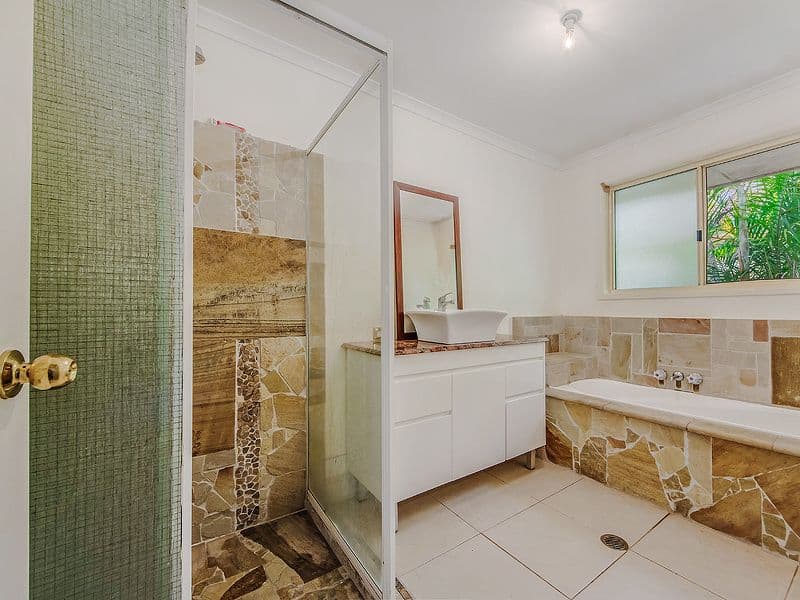 34 Crelga Court, MERRIMAC QLD 4226, Merrimac - Thumbnail 8
