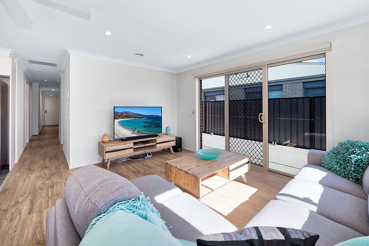 6 Naso Place, Clyde North VIC 3978, Clyde North - Thumbnail 2